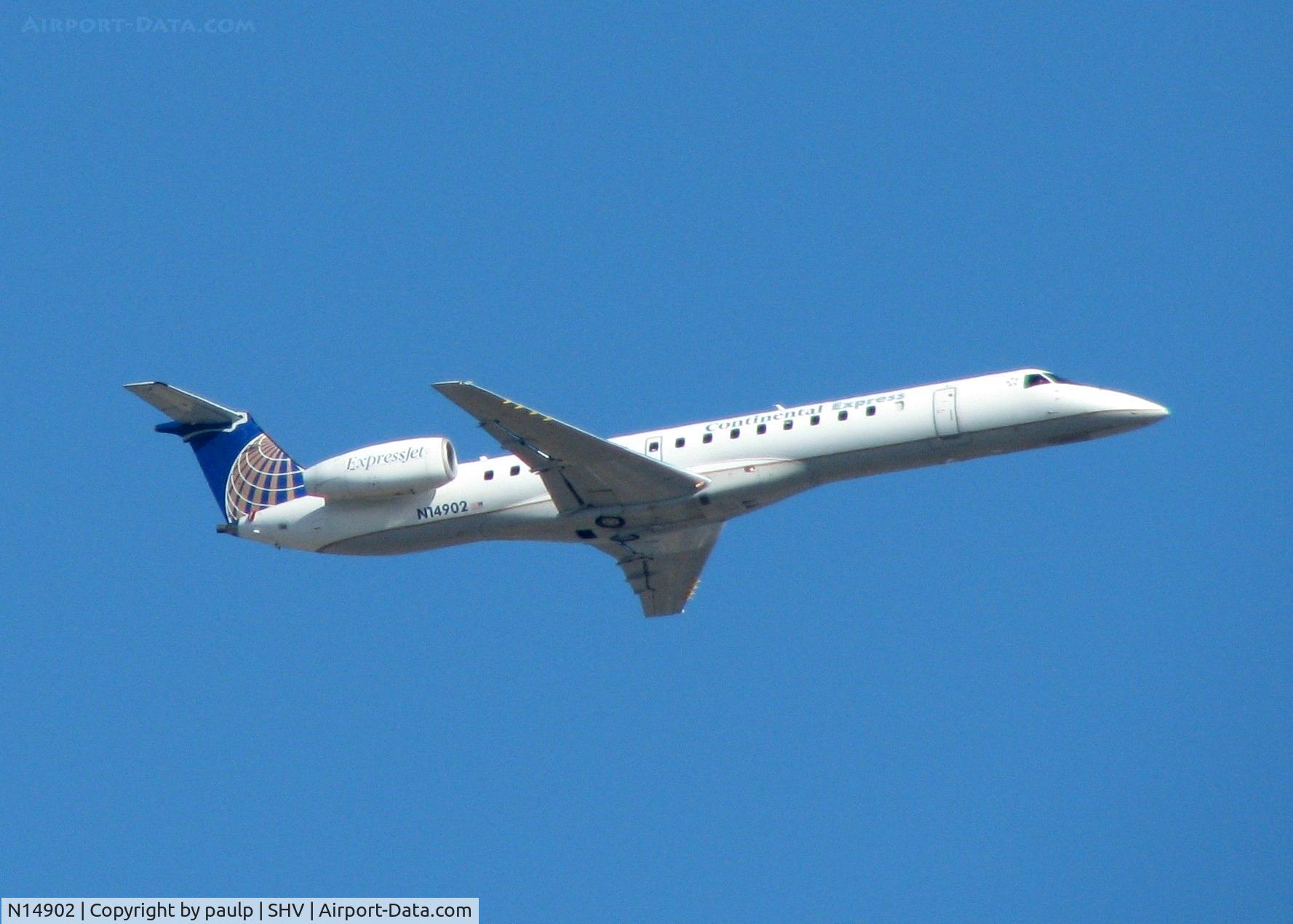N14902, 2001 Embraer ERJ-145LR (EMB-145LR) C/N 145496, Off of Rwy 14 at Shreveport Regional.