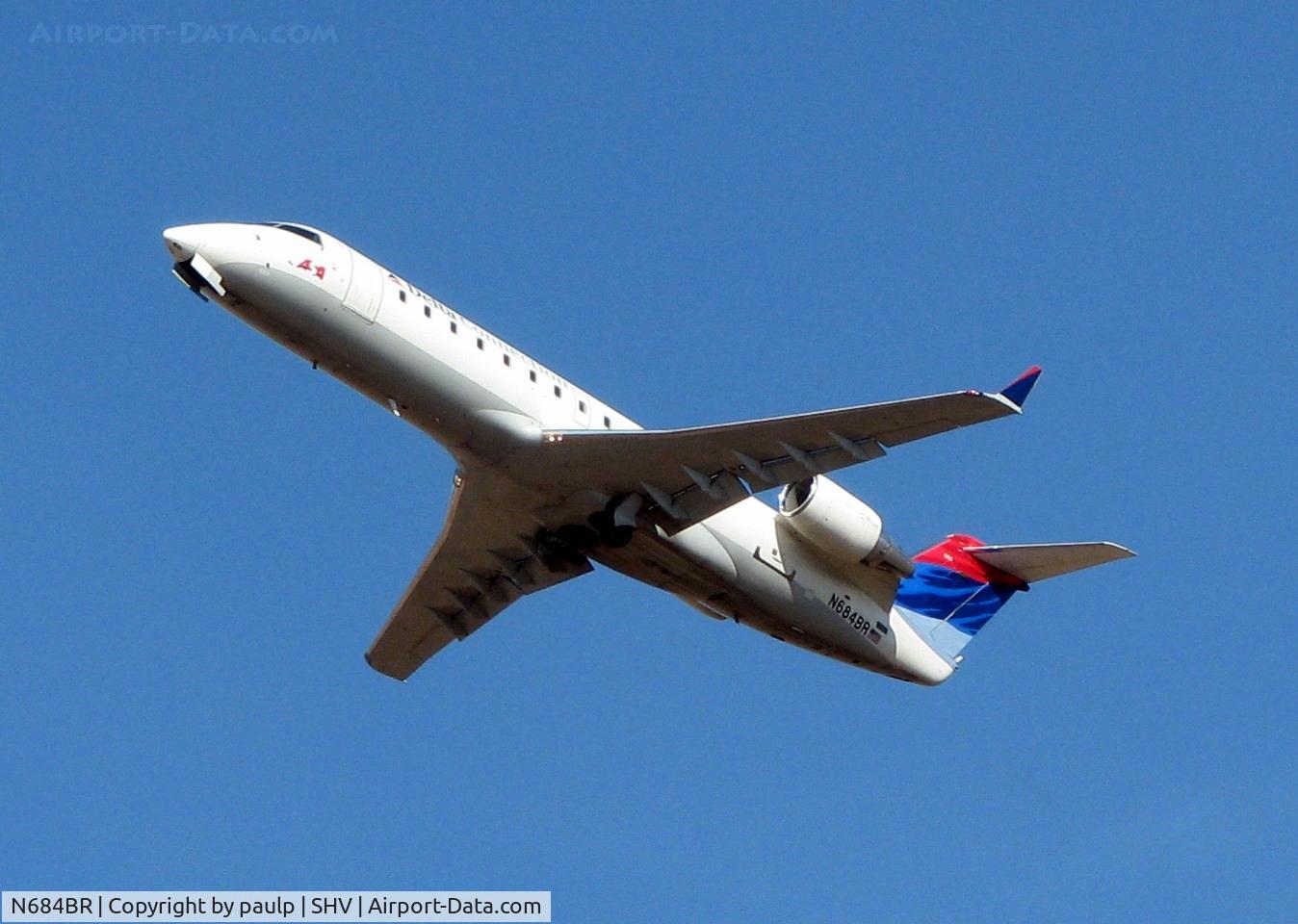 N684BR, 2002 Bombardier CRJ-200ER (CL-600-2B19) C/N 7708, Off of Rwy 23 at Shreveport Regional.