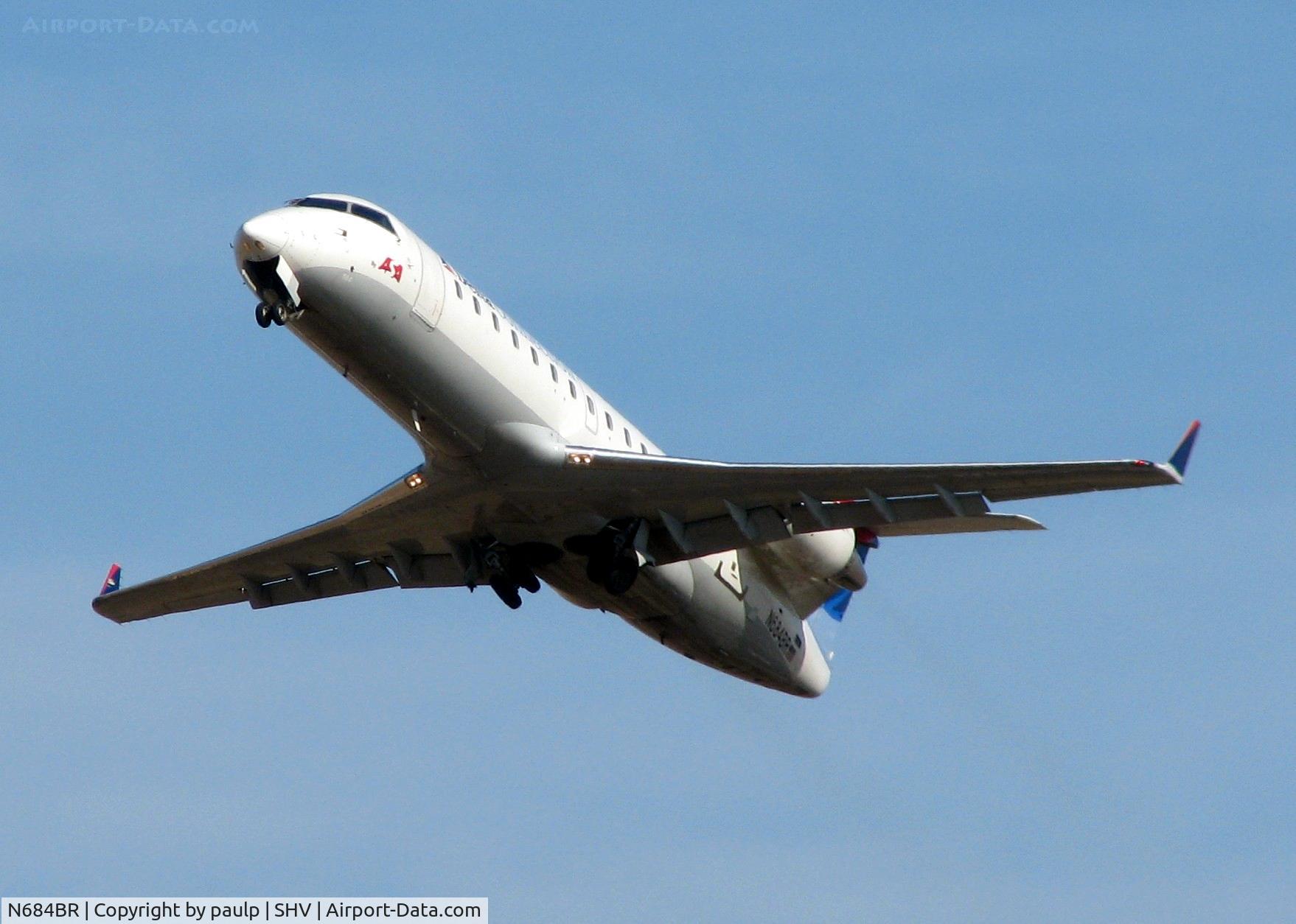 N684BR, 2002 Bombardier CRJ-200ER (CL-600-2B19) C/N 7708, Off of Rwy 23 at Shreveport Regional.