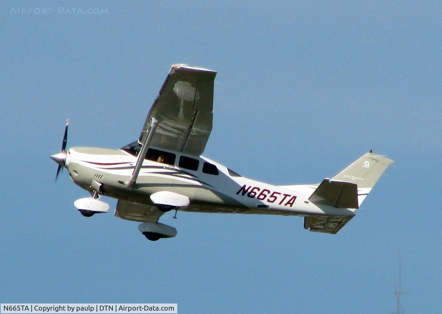 N665TA, 2006 Cessna T206H Turbo Stationair C/N T20608665, Off of Rwy 23 at Downtown Shreveport.