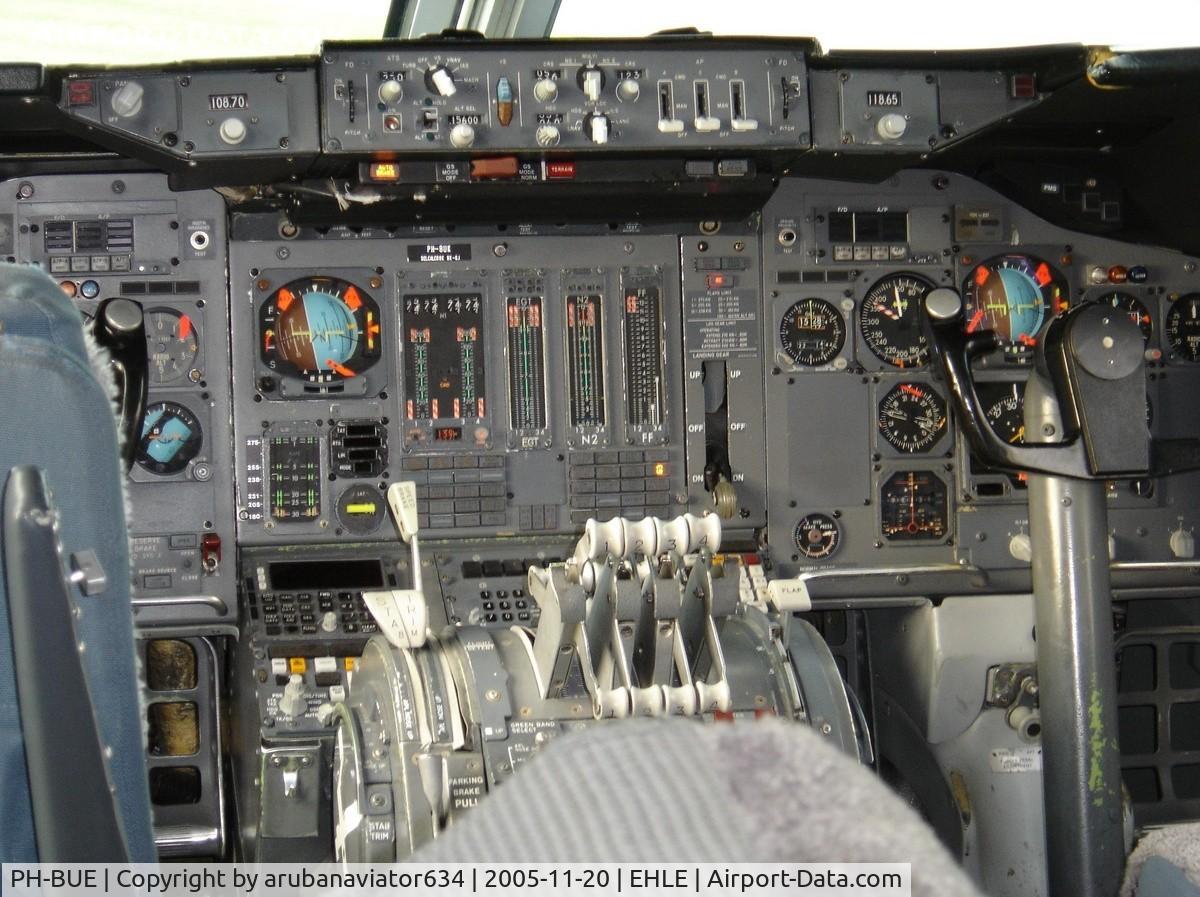 PH-BUE, 1971 Boeing 747-206B C/N 20399, Inside the classical flight deck of the 747