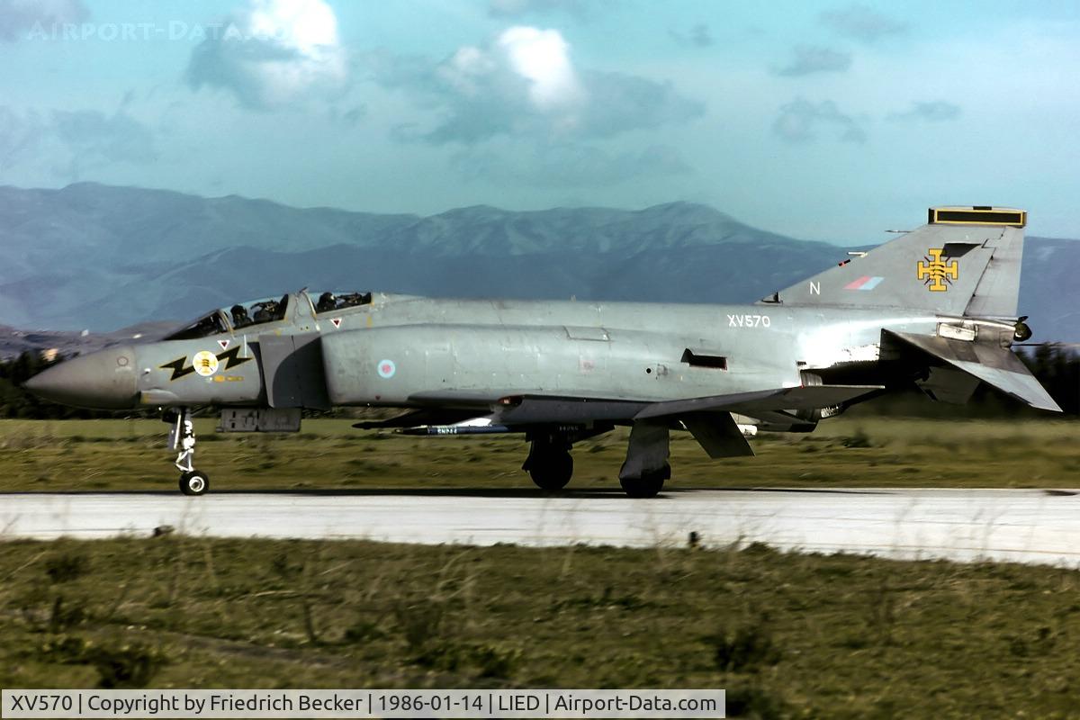 XV570, 1968 McDonnell Douglas Phantom FG1 C/N 9324/2995, decelerating after touchdown
