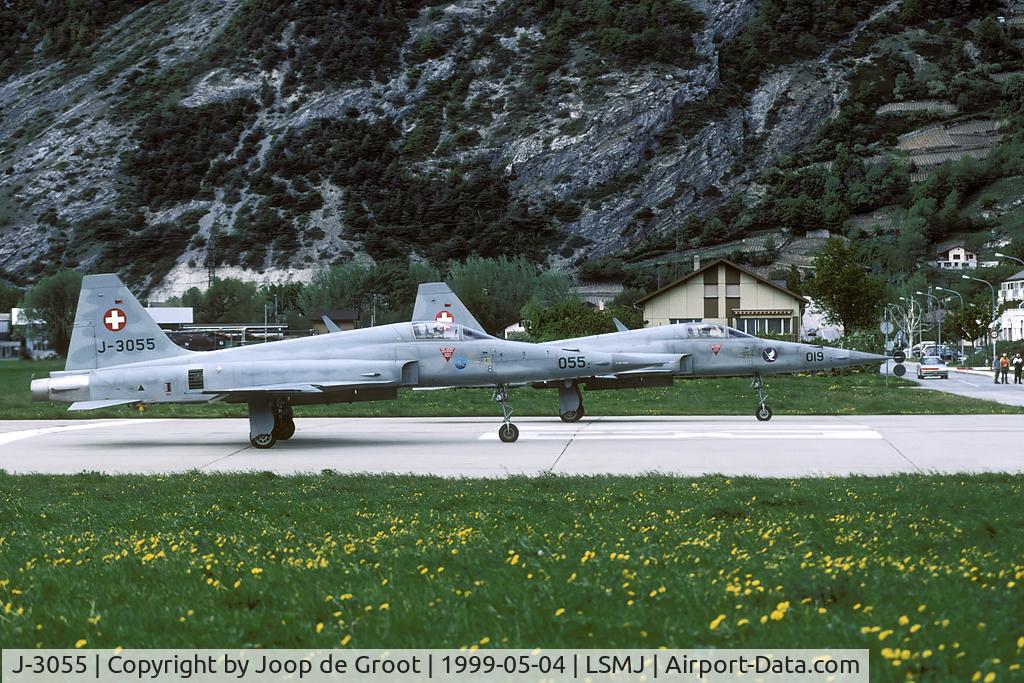 J-3055, Northrop F-5E Tiger II C/N L.3055, This picture shows how narrow the Rhone valley actually is.