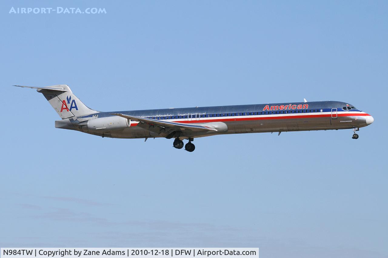 N984TW, 1999 McDonnell Douglas MD-83 (DC-9-83) C/N 53634, American Airlines landing at DFW Airport