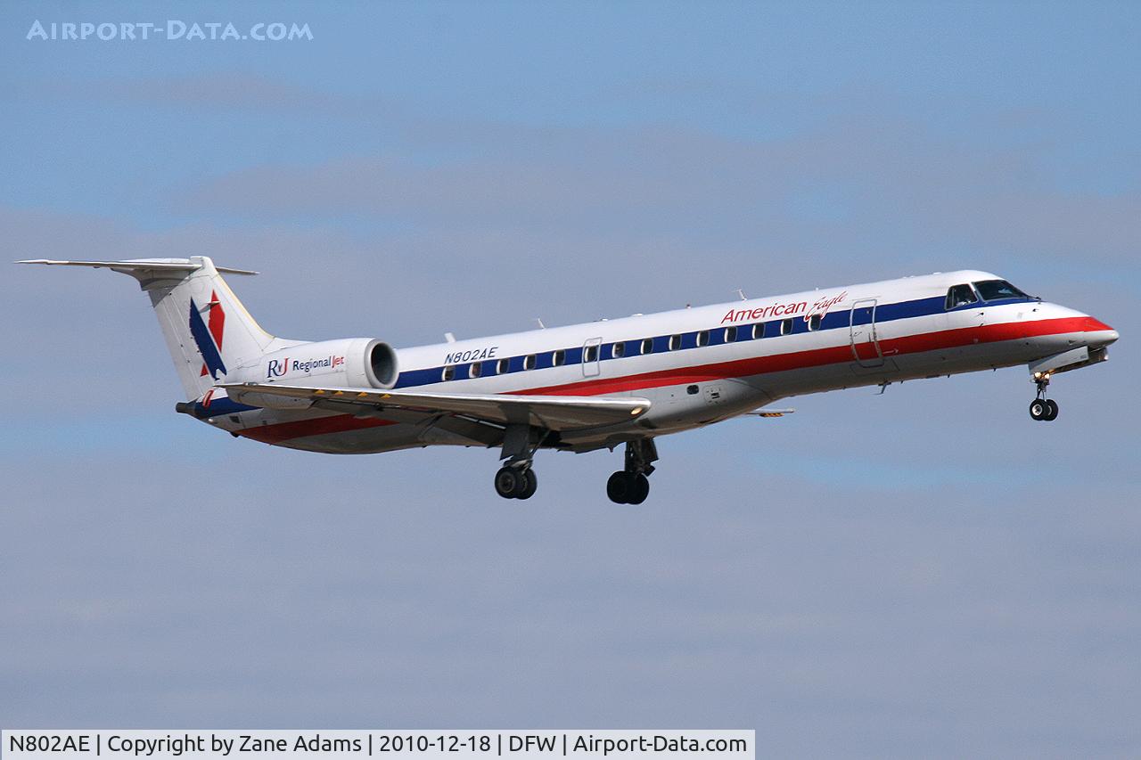 N802AE, 2001 Embraer ERJ-140LR (EMB-135KL) C/N 145471, American Eagle landing at DFW Airport