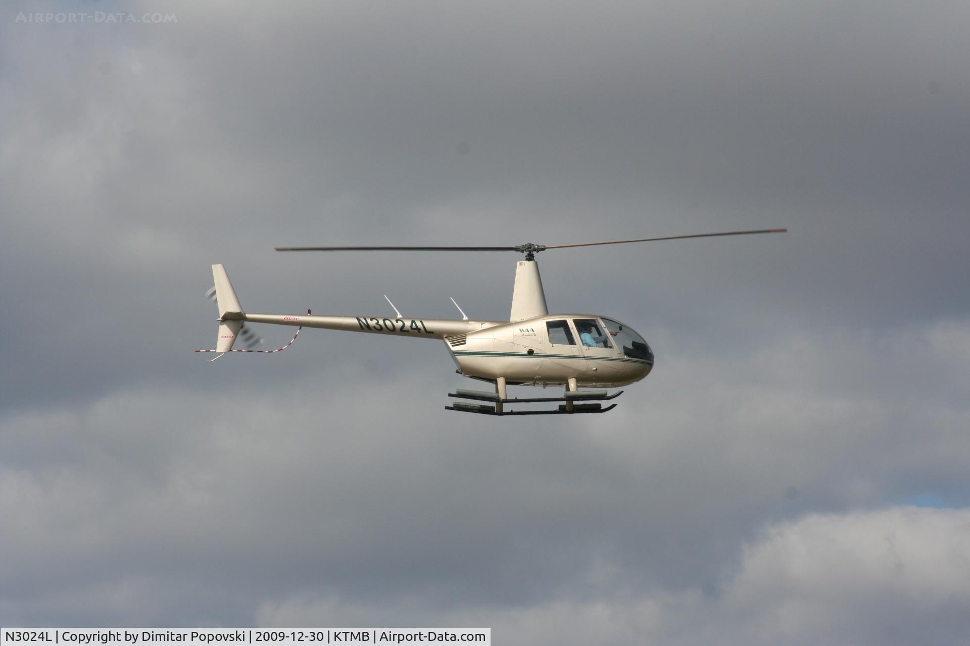 N3024L, 2007 Robinson R44 II C/N 11615, R44 coming in for a landing
