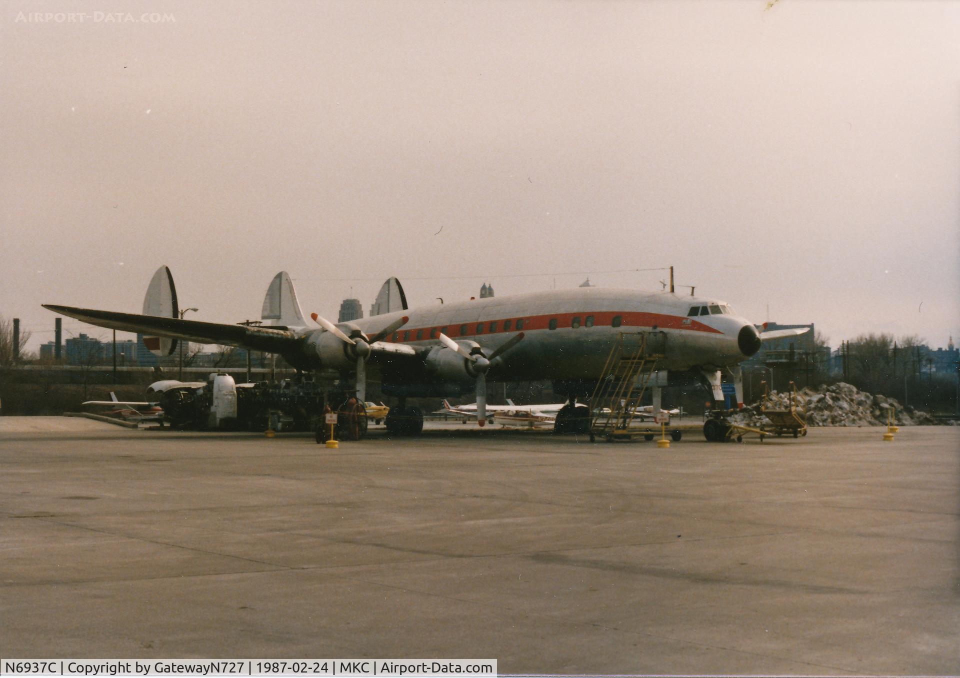 N6937C, 1957 Lockheed L-1049H-82 Super Constellation C/N 4830, Not long after being ferried in to Kansas City Downtown to begin restoration. Ex-Slick Airways. Note the short nose.