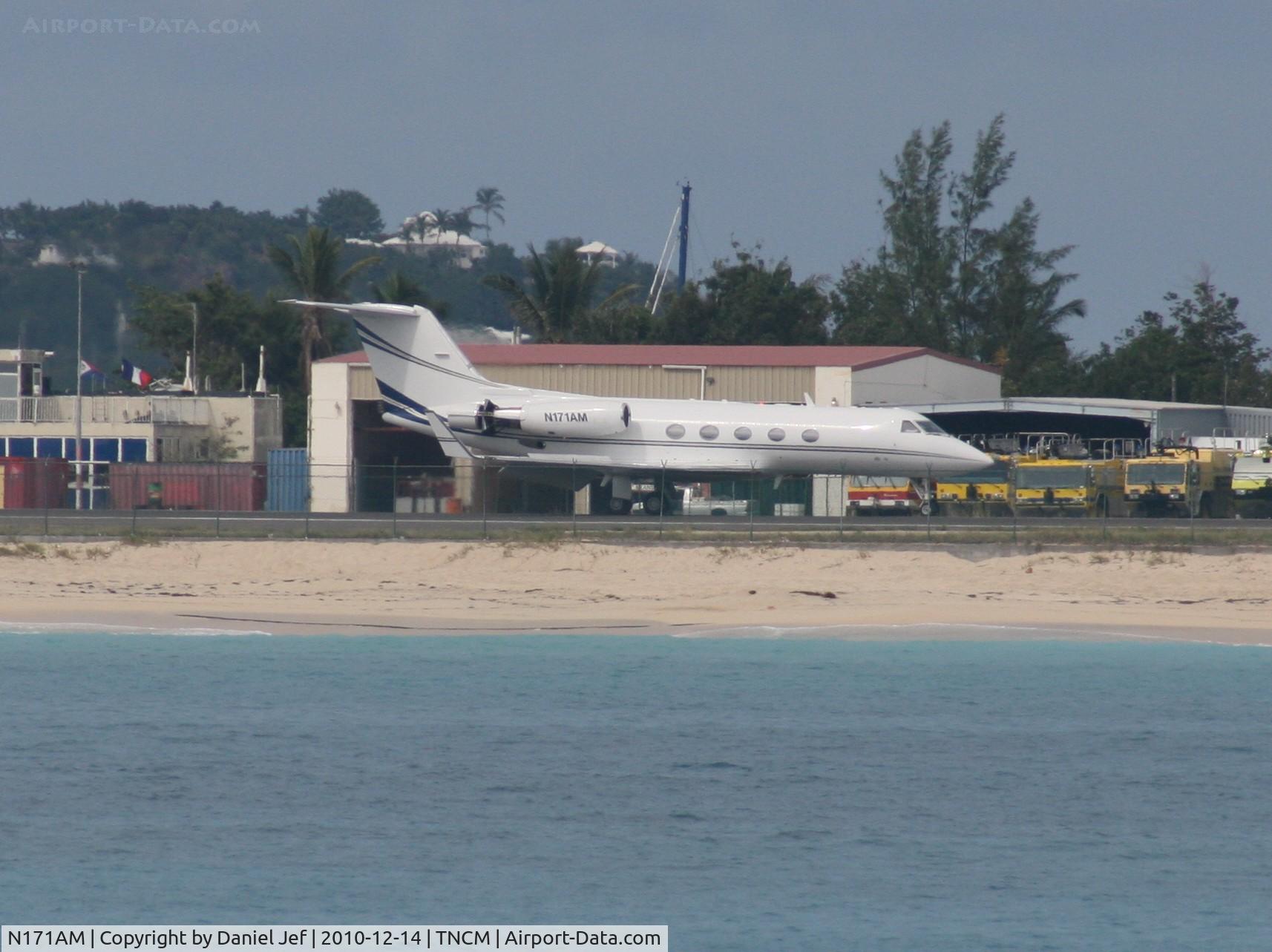 N171AM, 1984 Gulfstream American G-1159A Gulfstream III C/N 437, N171AM landing at tNCM runway 10