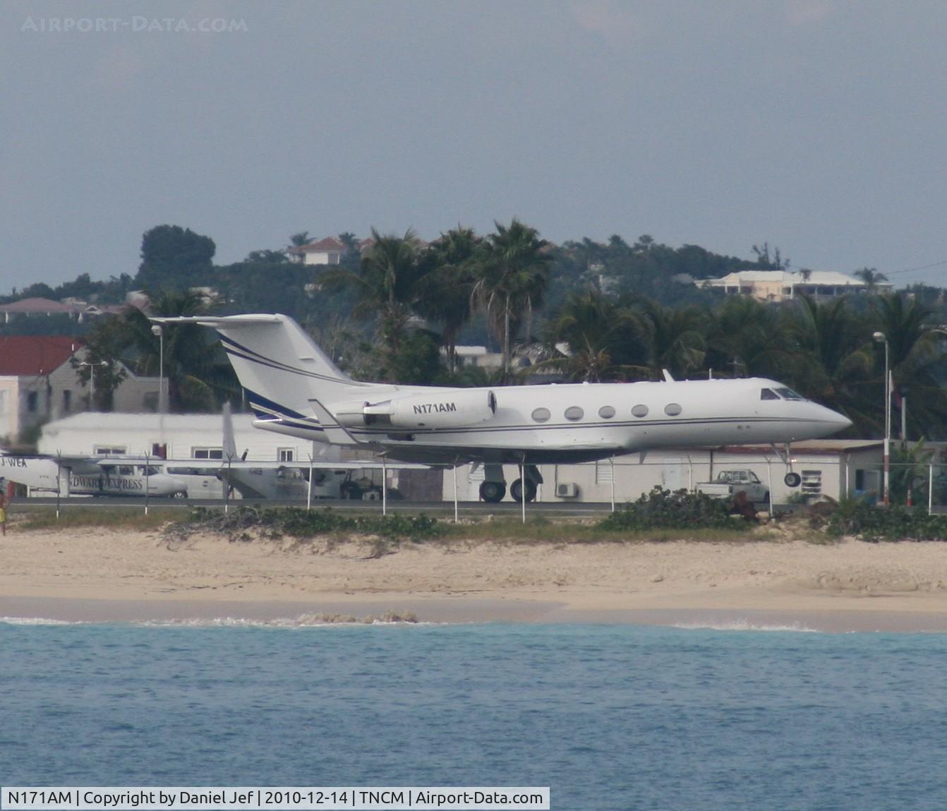 N171AM, 1984 Gulfstream American G-1159A Gulfstream III C/N 437, N171AM departing TNCM runway 10