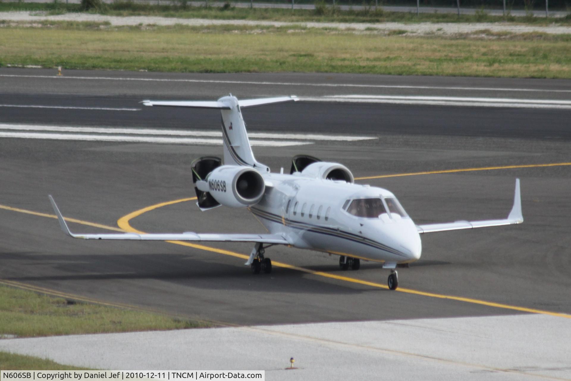 N606SB, 2000 Learjet Inc 60 C/N 184, N606SB taxing to parking at TNCM