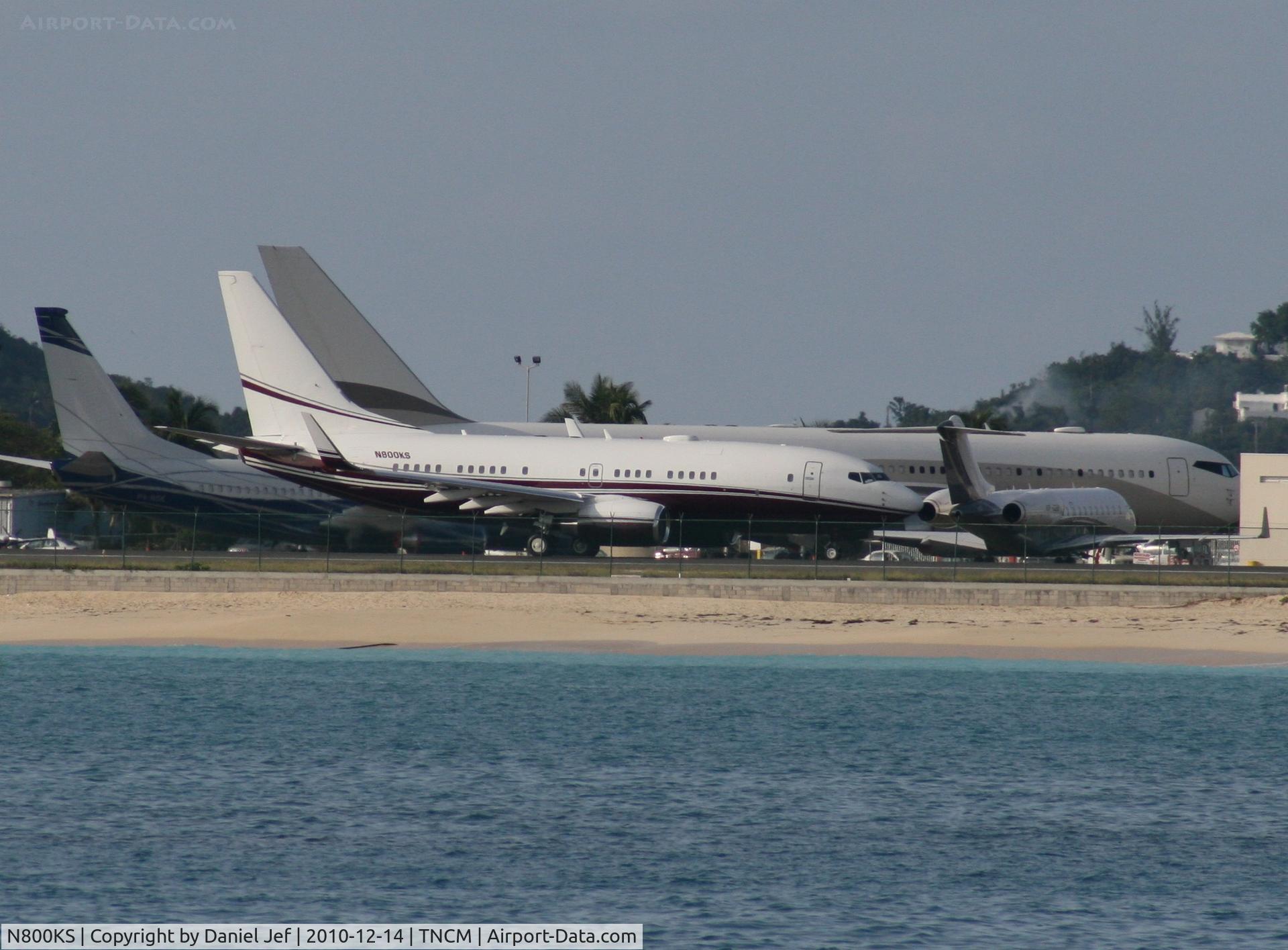 N800KS, 2000 Boeing 737-7BC C/N 30782, N800KS back tracking runway 28 for take off at TNCM