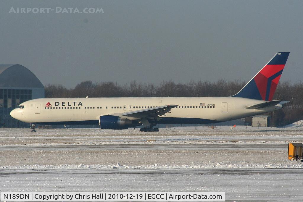 N189DN, 1996 Boeing 767-332 C/N 25990, Delta B767 taxying to RW05L