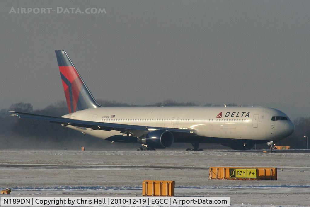 N189DN, 1996 Boeing 767-332 C/N 25990, Delta B767 lining up on RW05L