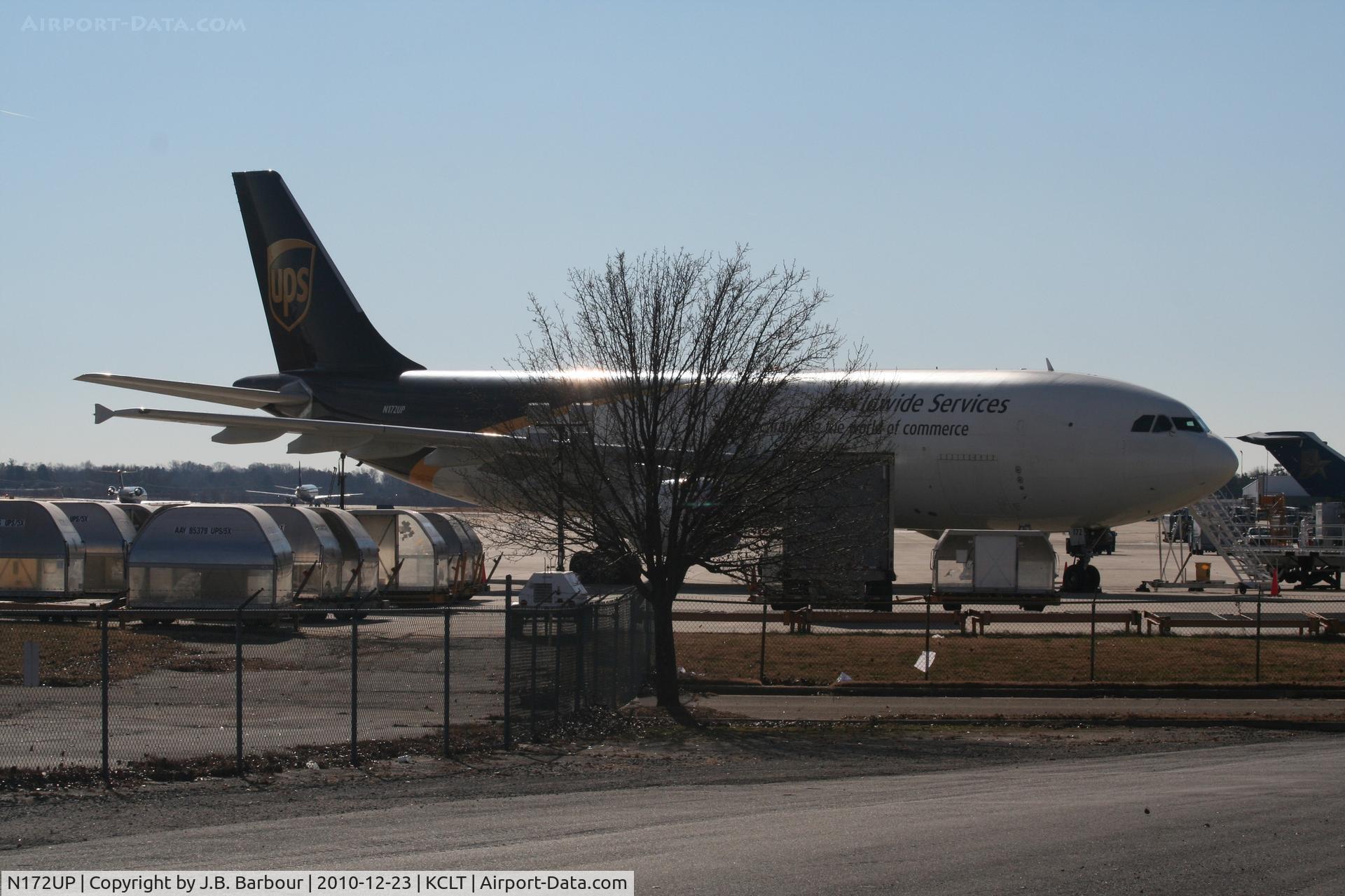 N172UP, 2006 Airbus A300F4-622R C/N 0867, Couldn't get a better view of this bird.