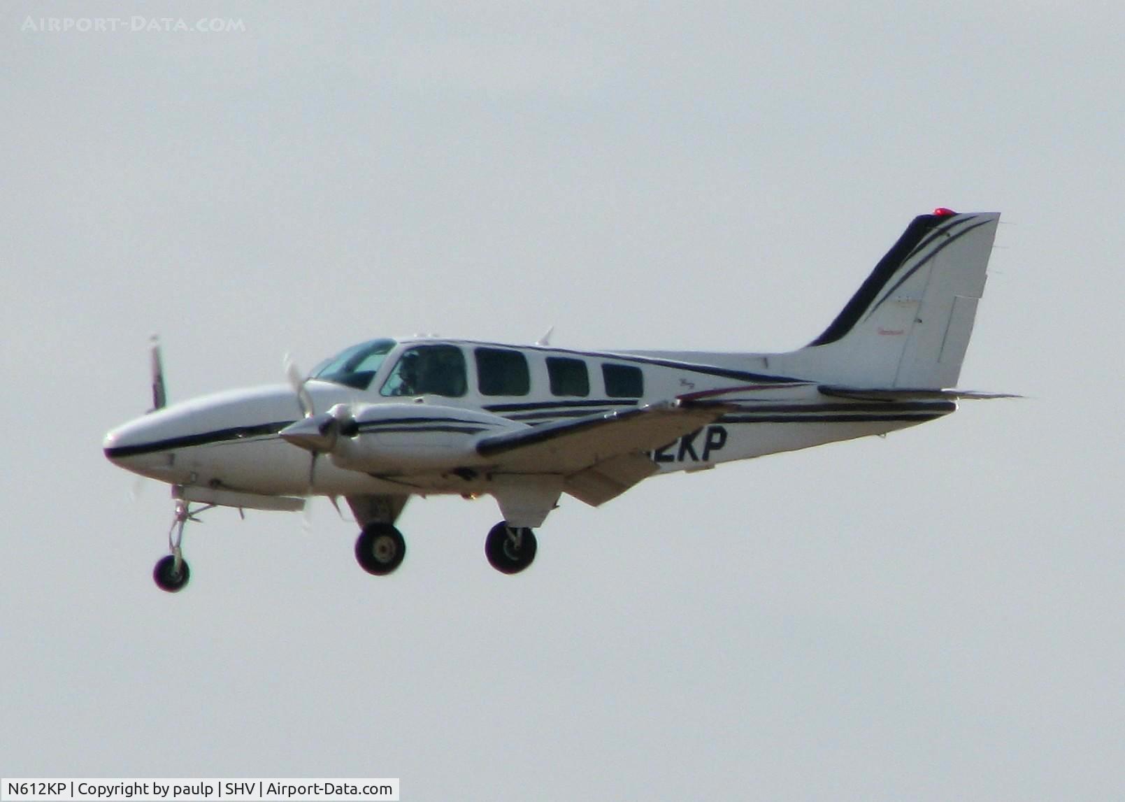 N612KP, 1998 Raytheon Aircraft Company 58 C/N TH-1857, Landing at Shreveport Regional.