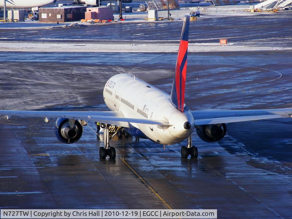 N727TW, 1999 Boeing 757-231 C/N 30340, pushing back from its gate