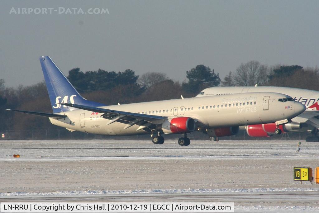 LN-RRU, 2002 Boeing 737-883 C/N 28327, Scandinavian B737 landing on RW05L