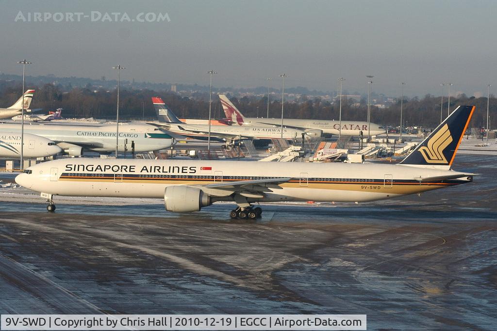 9V-SWD, 2006 Boeing 777-312/ER C/N 34569, Singapore B777 taxying to the RW from T2