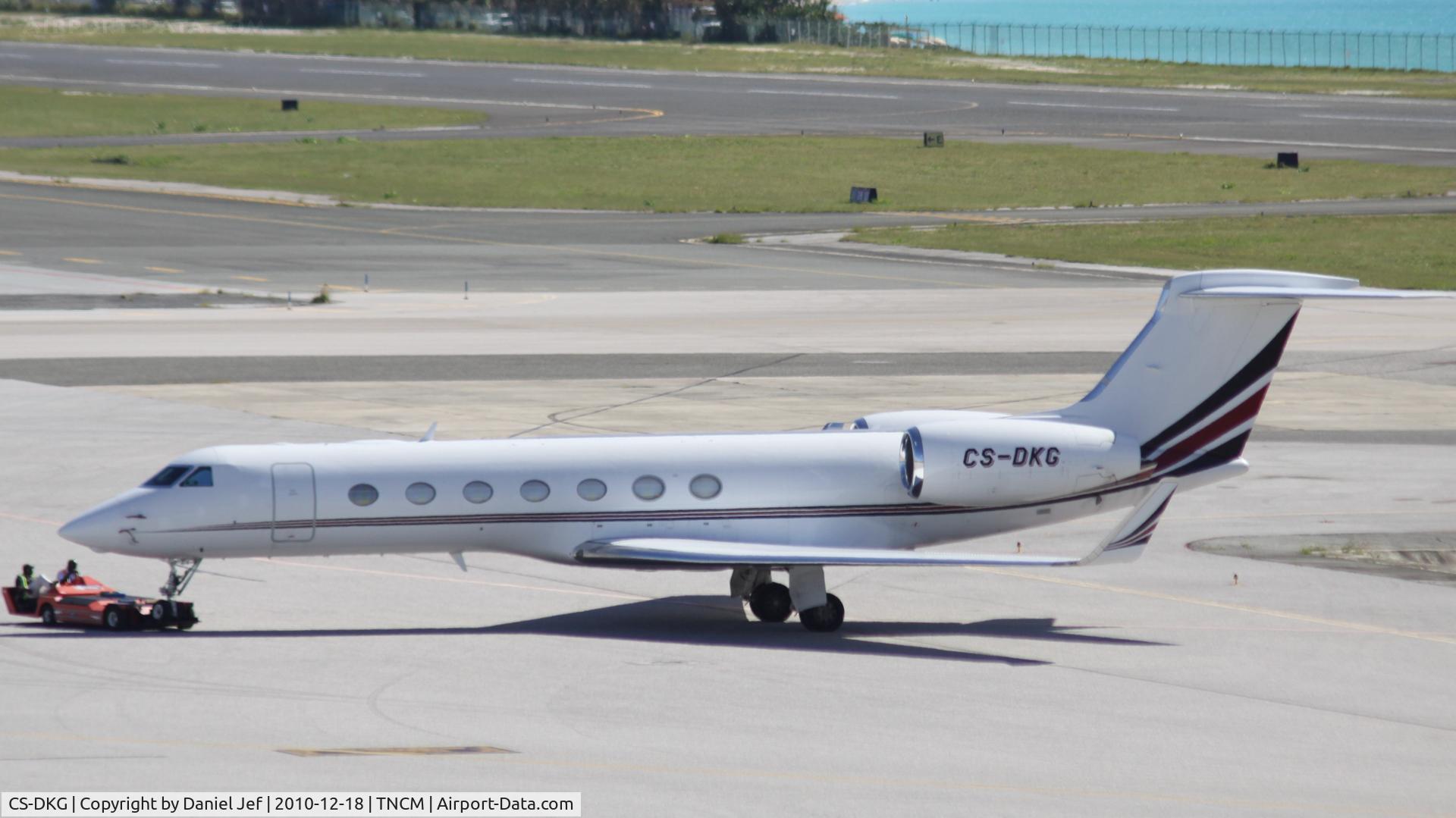 CS-DKG, 2007 Gulfstream Aerospace GV-SP (G550) C/N 5127, CS-DKG being put in it's parking position