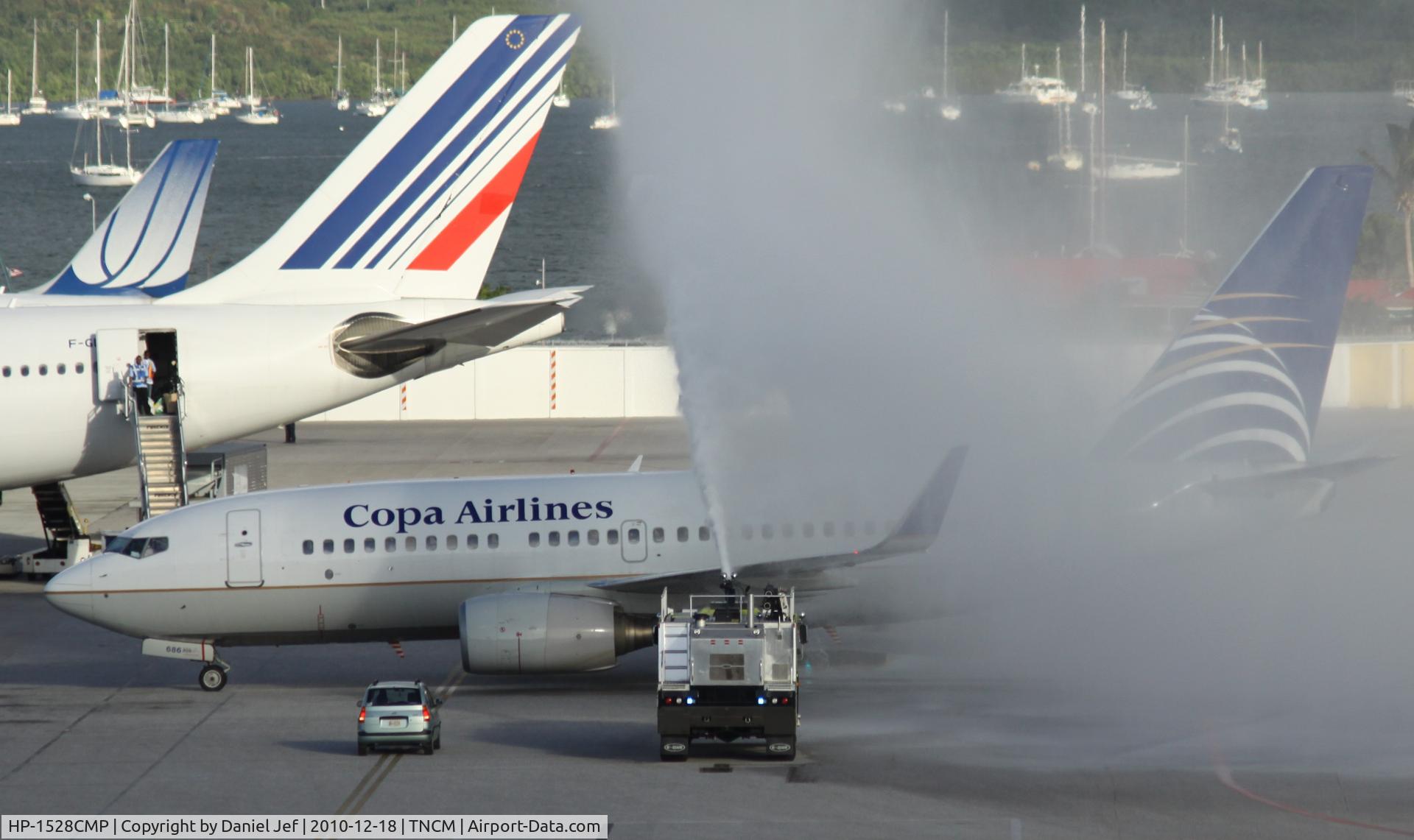 HP-1528CMP, 2005 Boeing 737-7V3 C/N 29360, Copa Air being bless at the gates at TNCM.