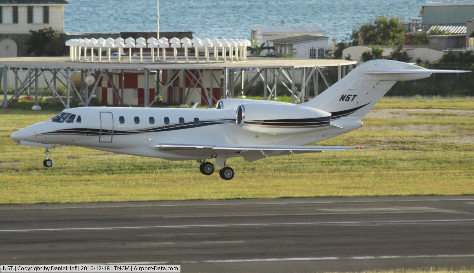 N5T, 2000 Cessna 750 Citation X C/N 750-0104, N5T landing at TNCM
