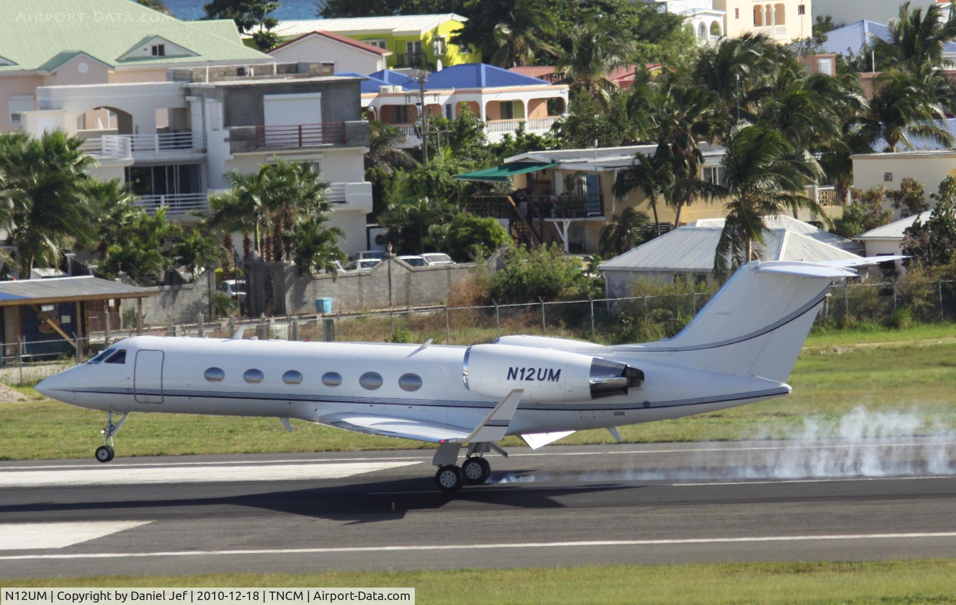 N12UM, 1989 Gulfstream Aerospace Gulfstream IV C/N 1112, N12UM landing at TNCM