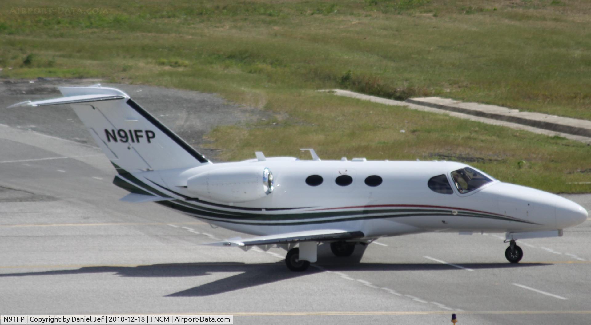 N91FP, 2008 Cessna 510 Citation Mustang C/N 510-0001, N91FP taxing for departure at TNCM