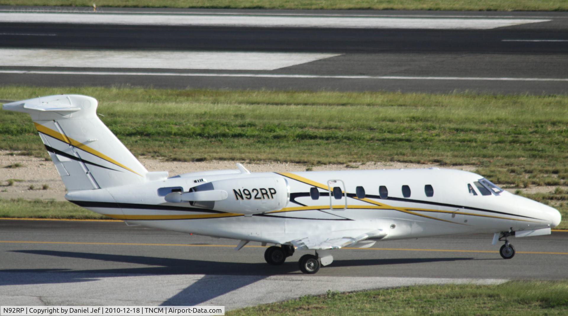 N92RP, 1987 Cessna 650 C/N 650-0148, N92RP taxing at TNCM