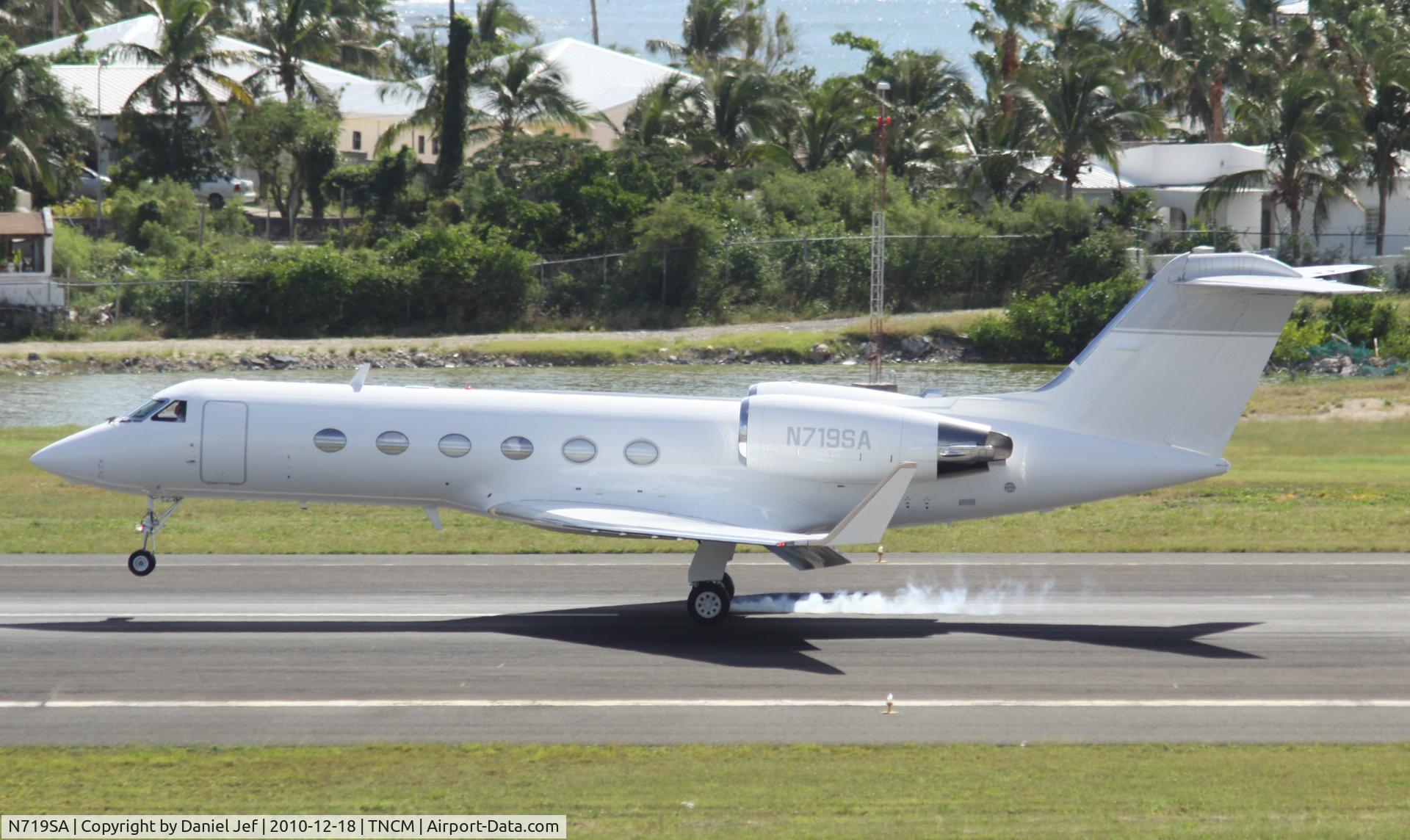 N719SA, 1990 Gulfstream Aerospace G-IV C/N 1155, N719SA landing at TNCM