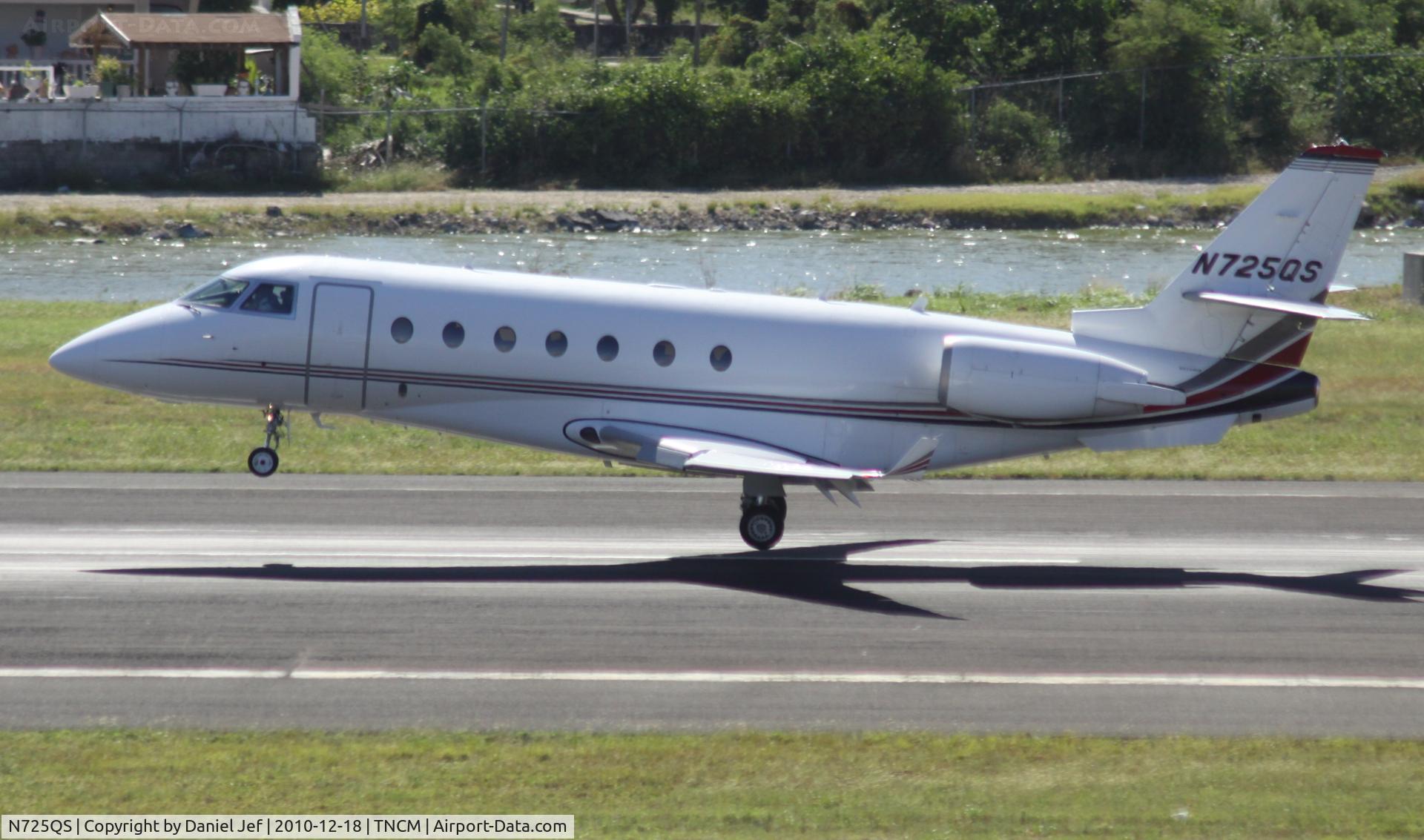 N725QS, 2004 Israel Aircraft Industries Gulfstream 200 C/N 105, N725QS landing at TNCM