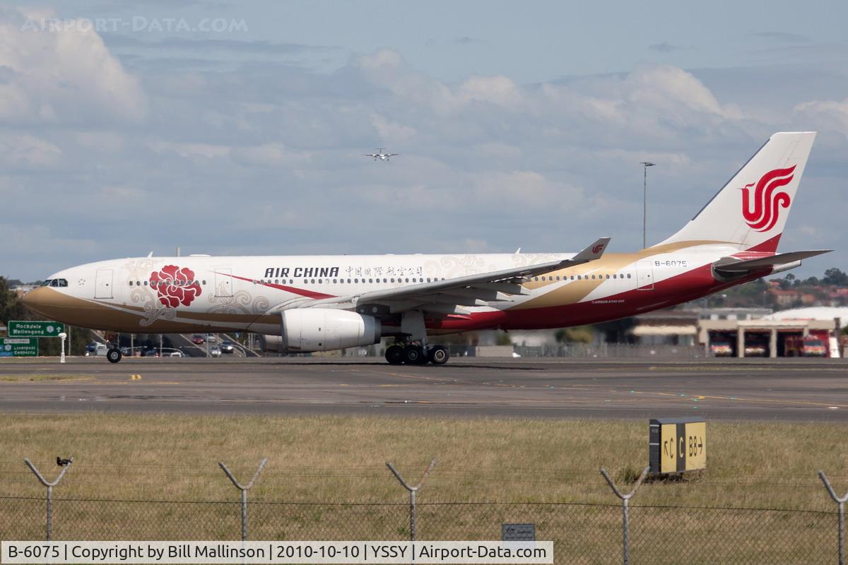 B-6075, 2006 Airbus A330-243 C/N 785, Nice colours