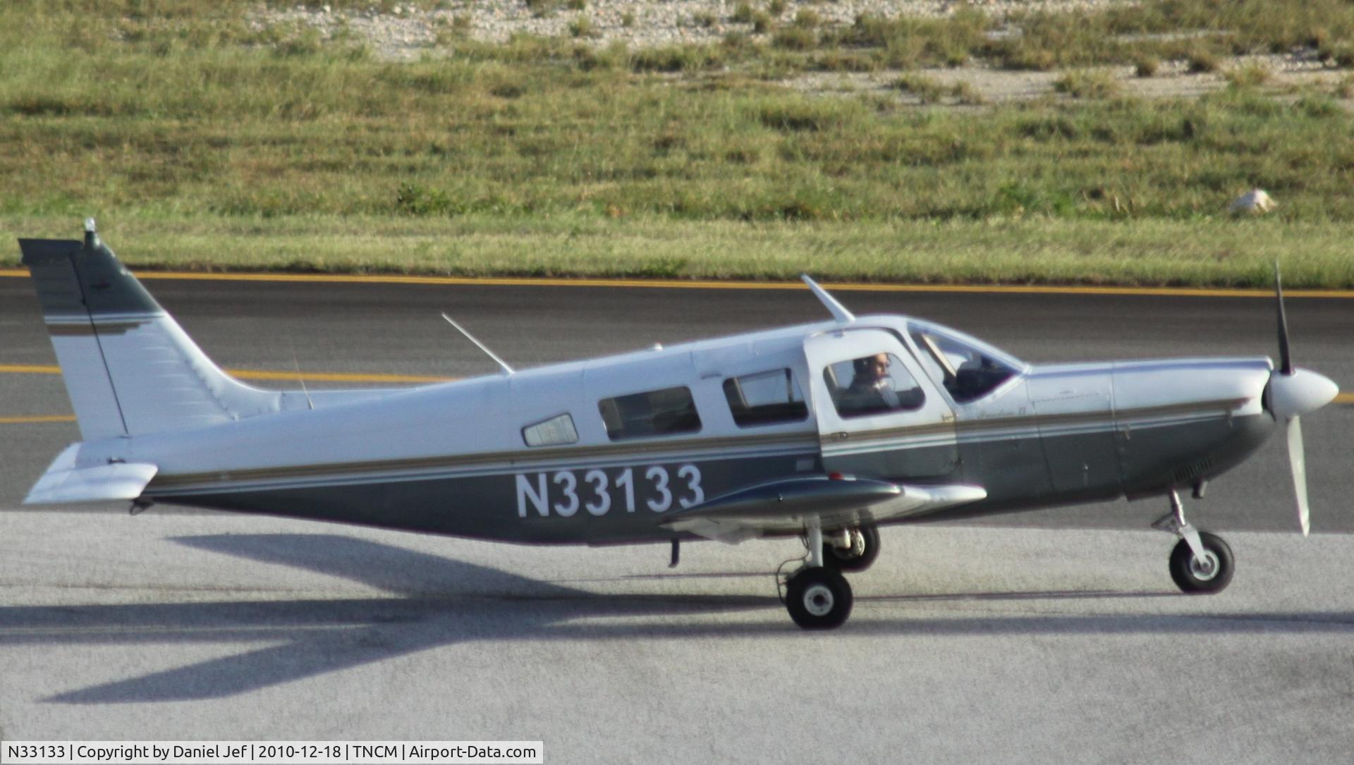 N33133, 1975 Piper PA-32-300 Cherokee Six Cherokee Six C/N 32-7540089, N33133 taxing for take off at TNCM