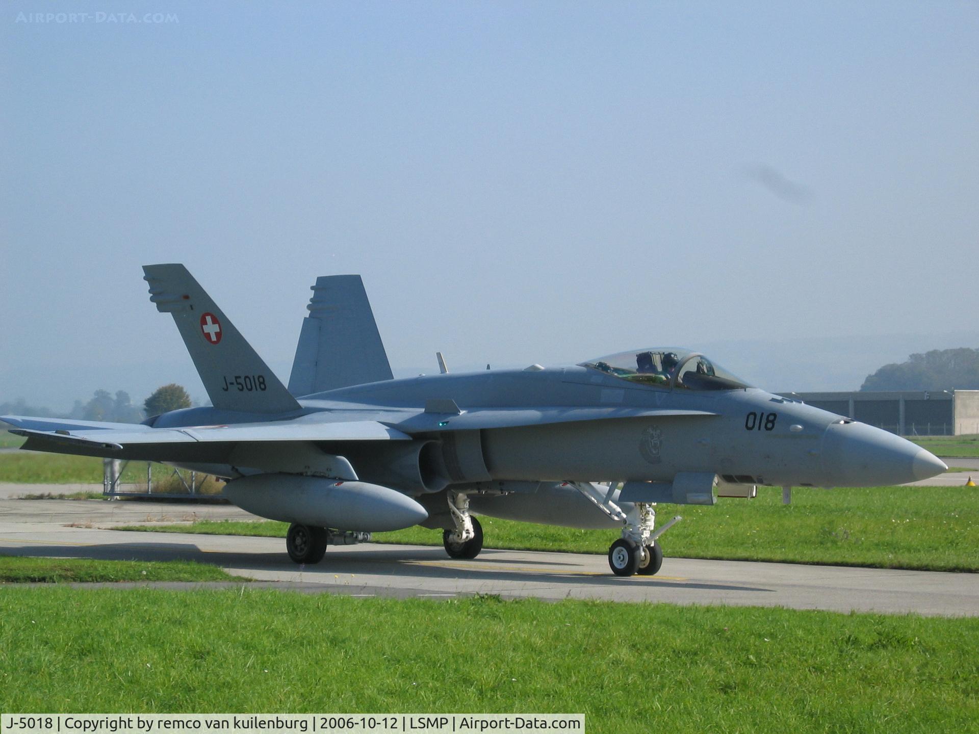 J-5018, 1998 McDonnell Douglas F/A-18C Hornet C/N 1366, Just 5 meters away on the taxi track. See the badge of FlSt.18