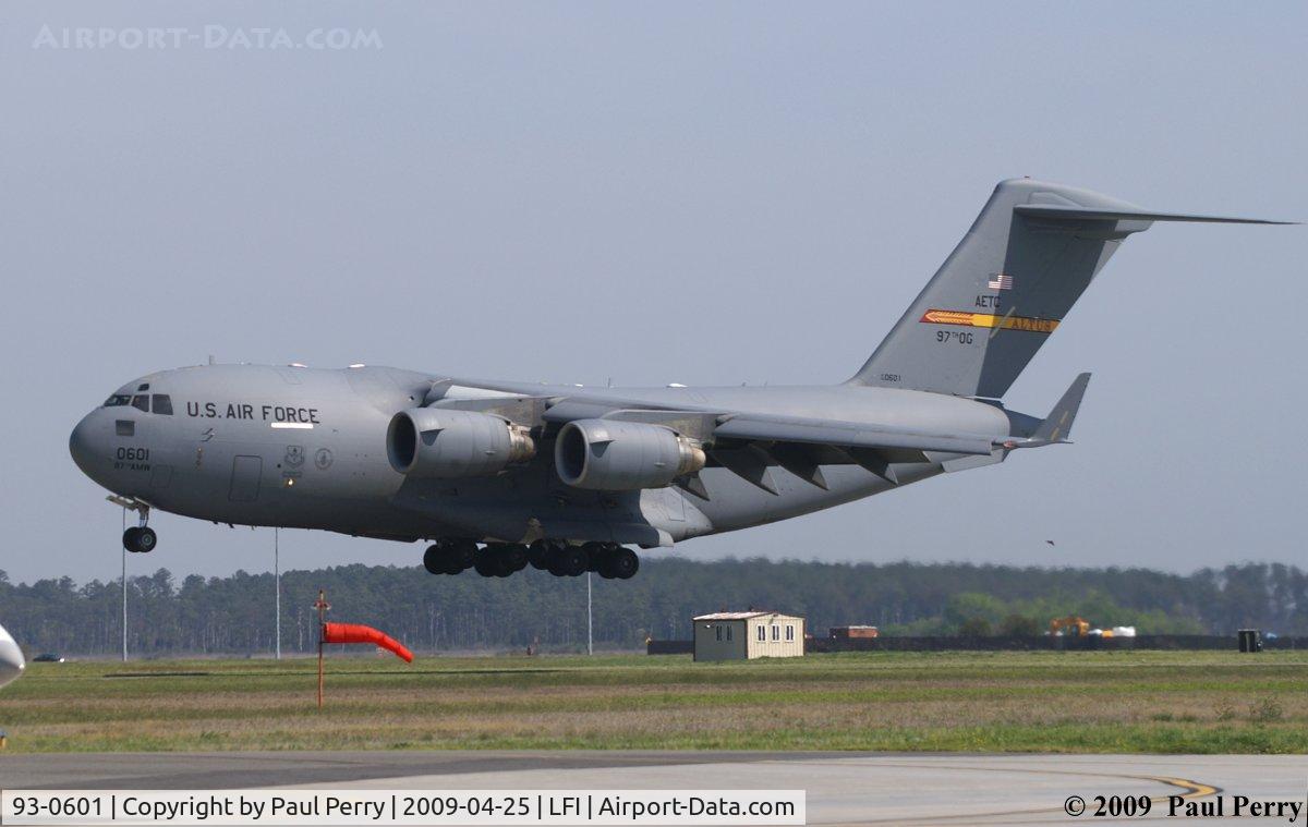 93-0601, 1993 McDonnell Douglas C-17A Globemaster III C/N 50021, Nearing touchdown