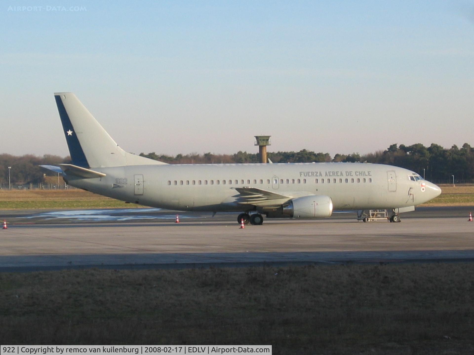 922, 1986 Boeing 737-330(QC) C/N 23524, On a cold freeze morning