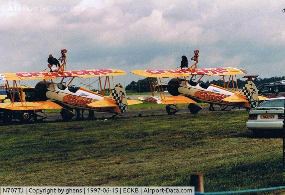 N707TJ, 1943 Boeing A75N1(PT17) C/N 75-950, N707TJ (L) together with N5057V (R) @ Biggenhill 1997