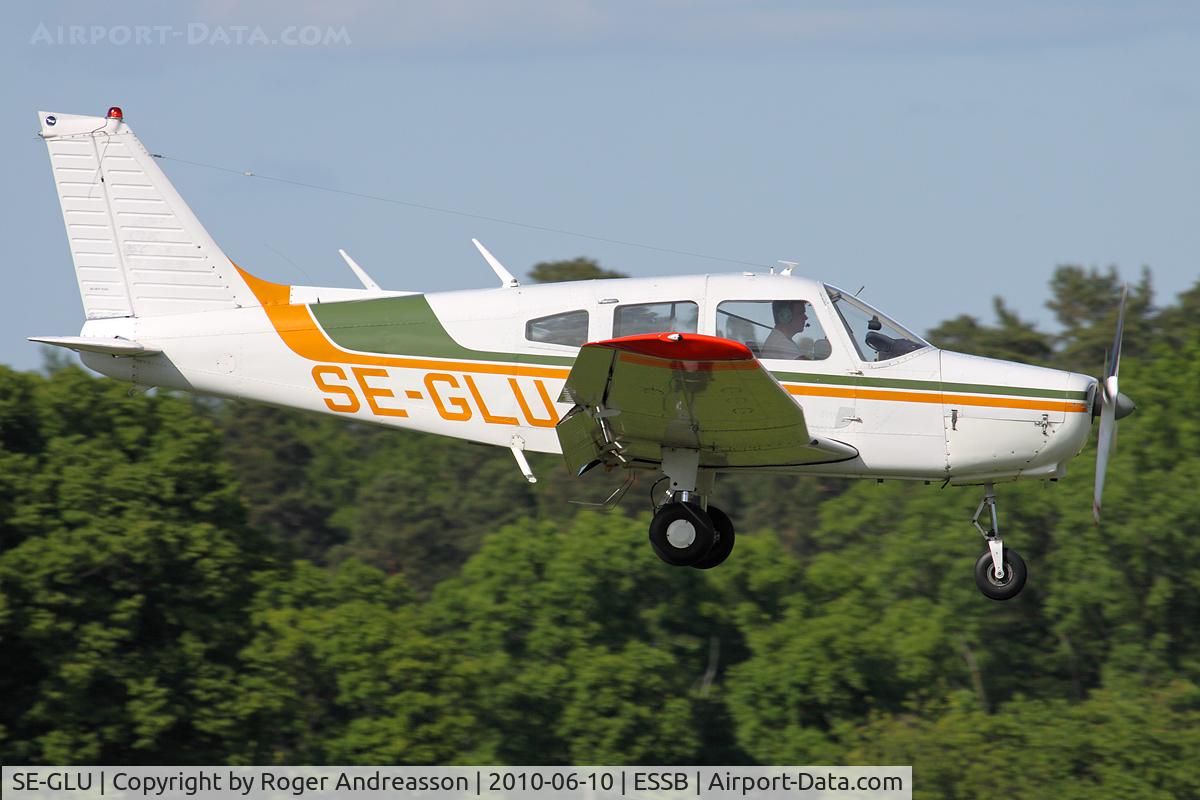 SE-GLU, 1975 Piper PA-28-151 Cherokee Warrior C/N 28-7615031, SAS Flygklubb