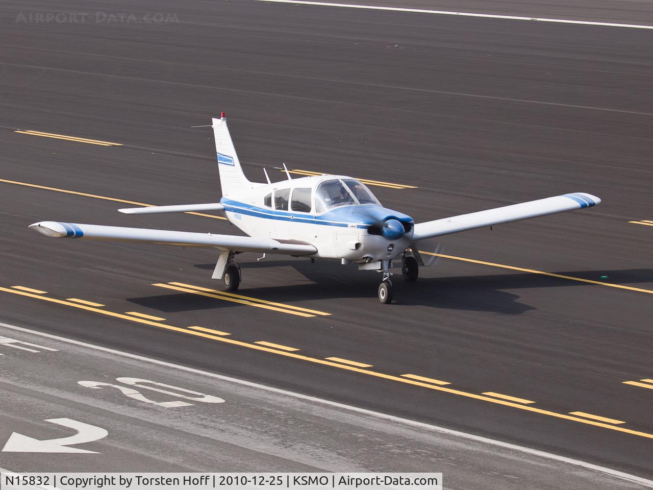 N15832, 1972 Piper PA-28R-200 Arrow IV C/N 28R-7335093, N15832 taxiing
