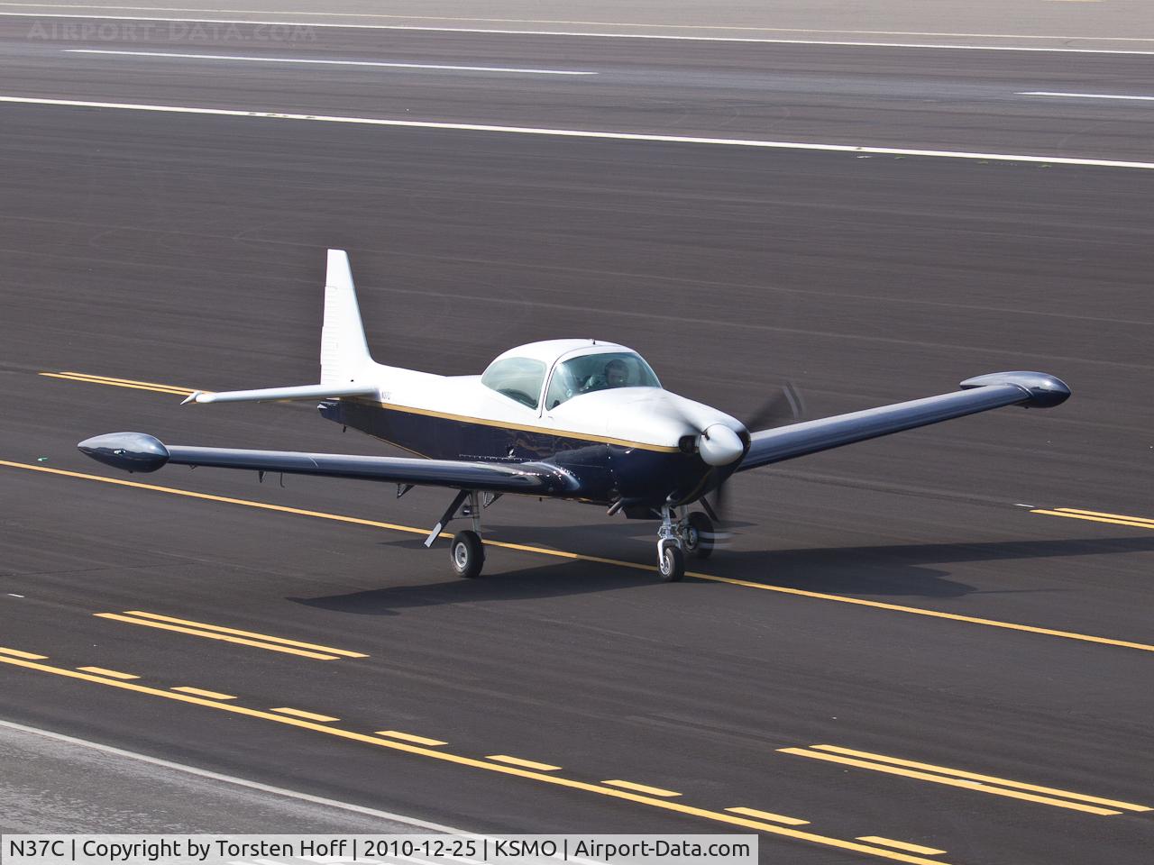 N37C, 1950 Ryan Navion B C/N NAV-4-2184B, N37C taxiing