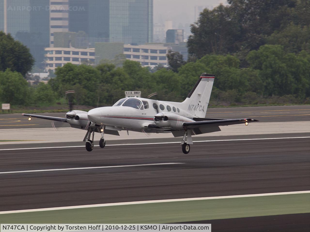 N747CA, Cessna 421C Golden Eagle C/N 421C0850, N747CA arriving on RWY 21