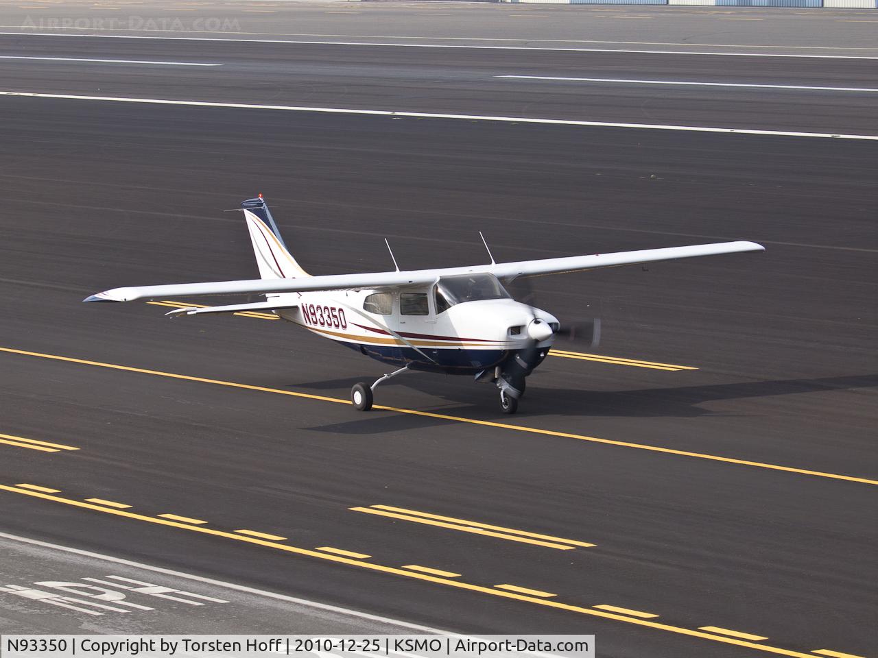 N93350, 1974 Cessna T210L Turbo Centurion C/N 21060372, N93350 taxiing