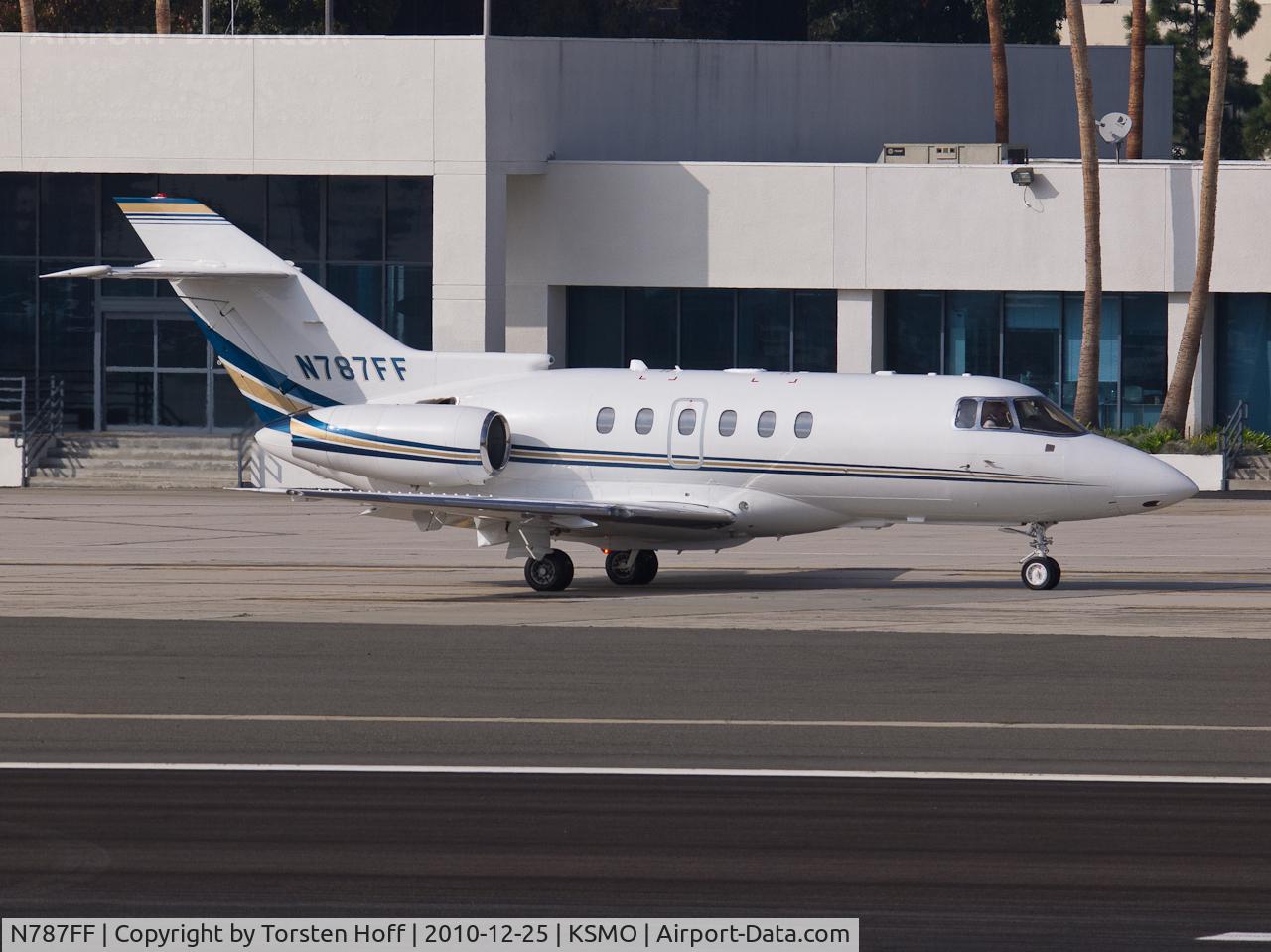 N787FF, 2008 Hawker Beechcraft 750 C/N HB-2, N787FF taxiing