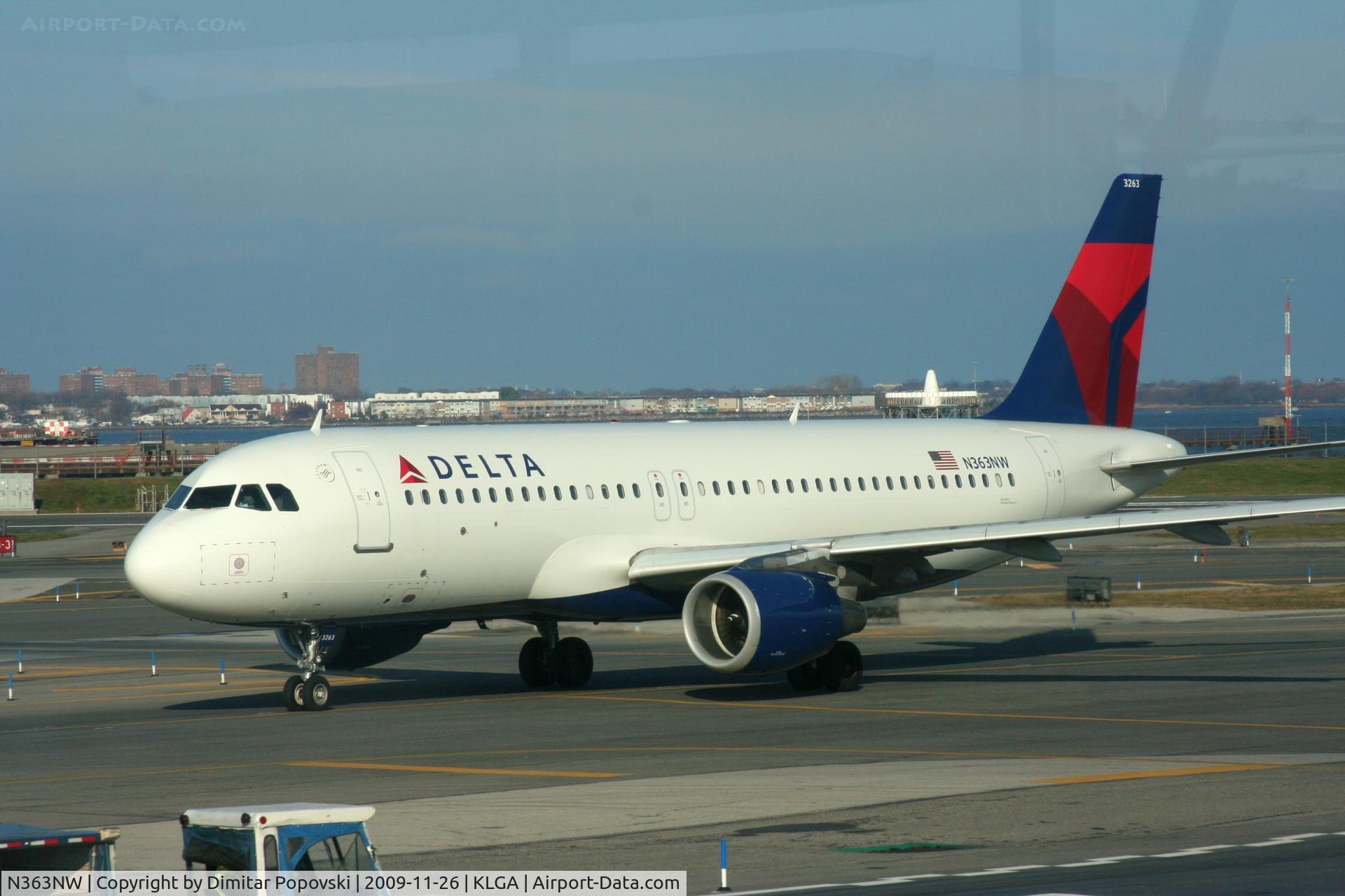 N363NW, 1998 Airbus A320-212 C/N 0923, former NW A320