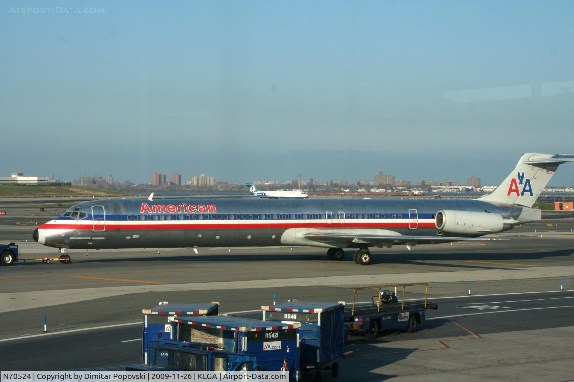 N70524, 1990 McDonnell Douglas MD-82 (DC-9-82) C/N 49916, MD-82