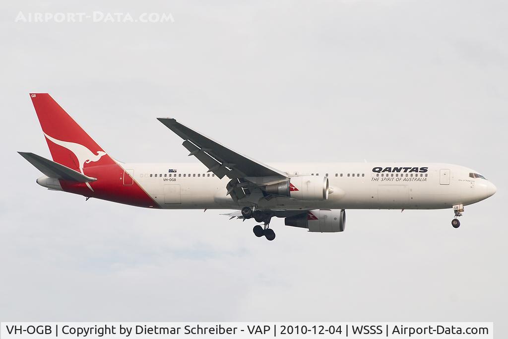 VH-OGB, 1988 Boeing 767-338 C/N 24316, Qanatas Boeing 767-300