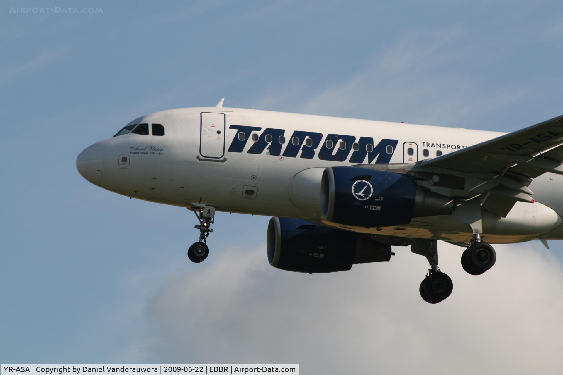 YR-ASA, 2006 Airbus A318-111 C/N 2931, Arrival of flight RO371 to RWY 25L