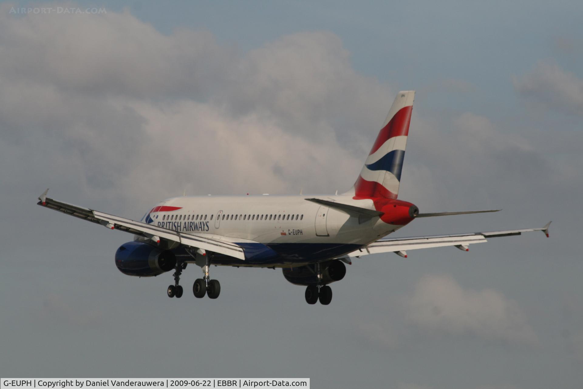 G-EUPH, 2000 Airbus A319-131 C/N 1225, Flight BA388 is descending to RWY 25L