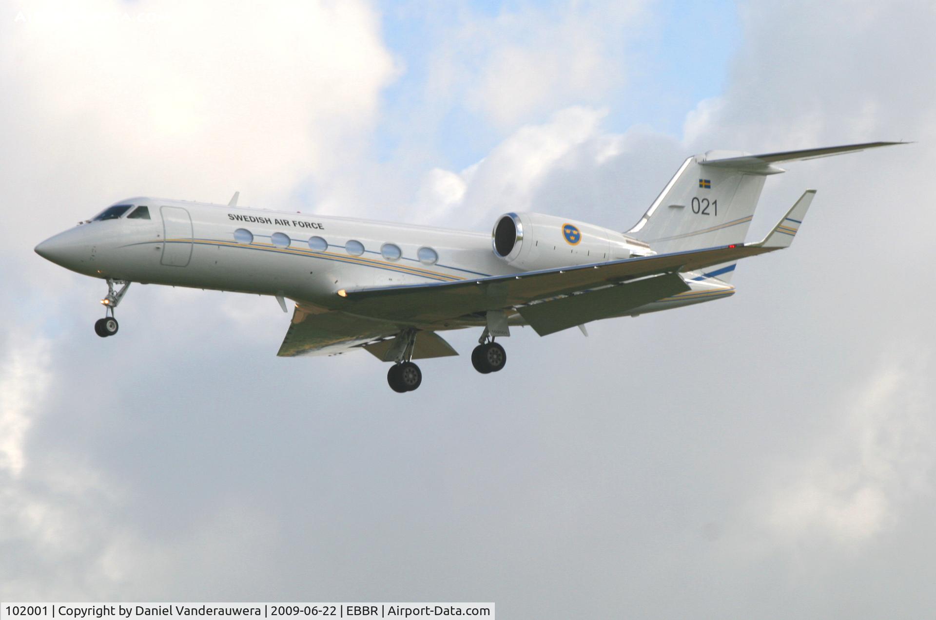 102001, 1987 Gulfstream Aerospace G-IV (Tp102C) C/N 1014, Arrival to RWY 25L