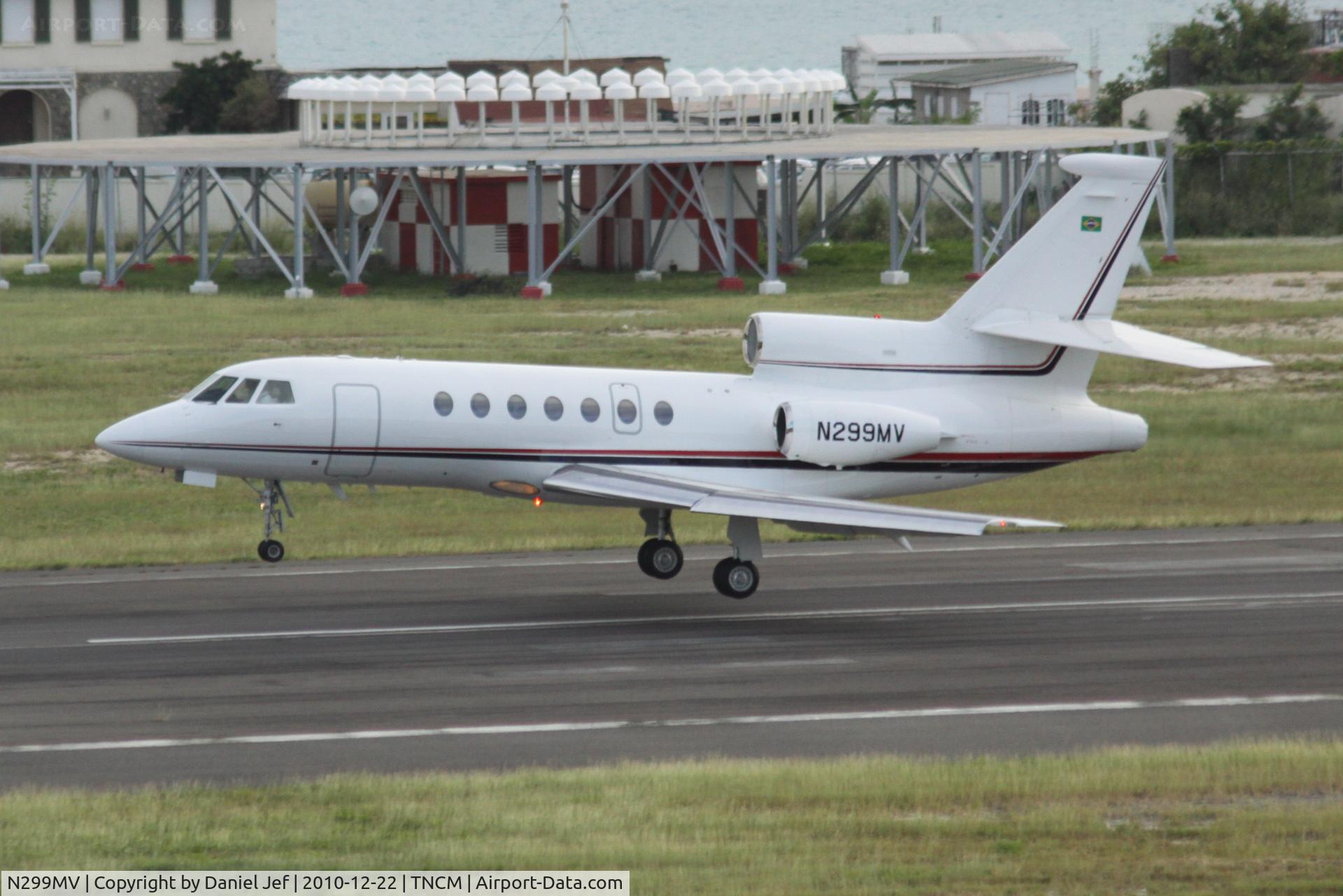 N299MV, 2000 Dassault Falcon 50EX C/N 299, N299MV landing at TNCM