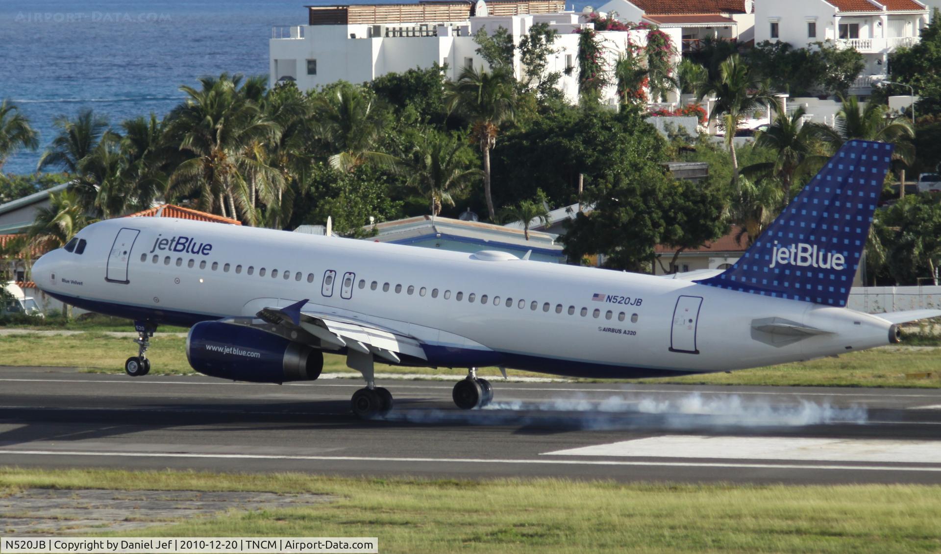 N520JB, 2001 Airbus A320-232 C/N 1446, Jet blue landing at TNCM